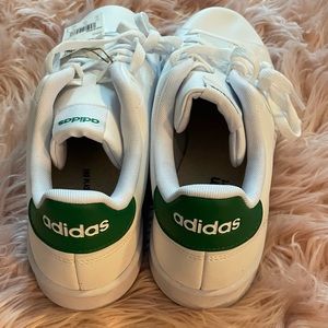 Men’s Adidas Advantage Sneakers size 10